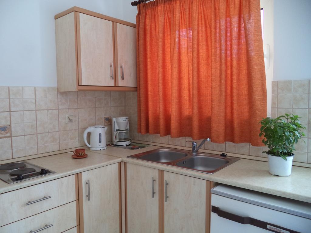 Antonios Apartments Stegna Archangelos  Rum bild
